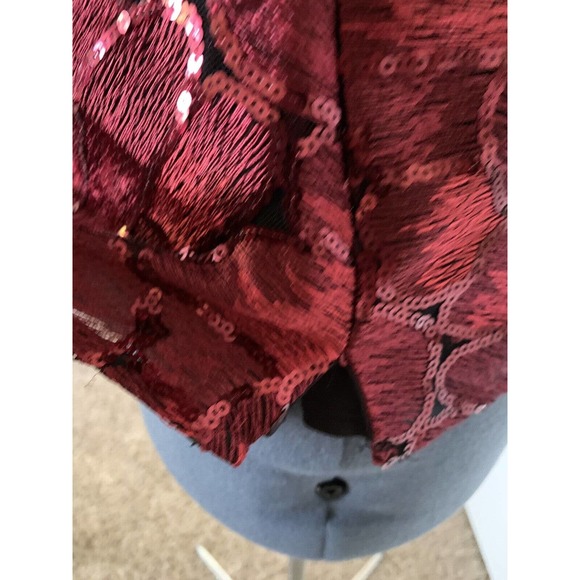 White House Black Market- Red EMBROIDERED SEQUIN CAMISOLE, Size Medium- PreOwned - Picture 8 of 12